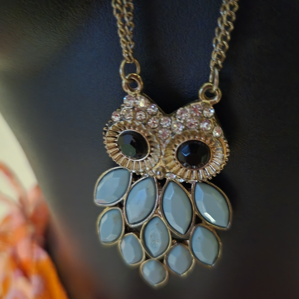 Blue Retro Owl Pendant Necklace - Picture 3 of 9